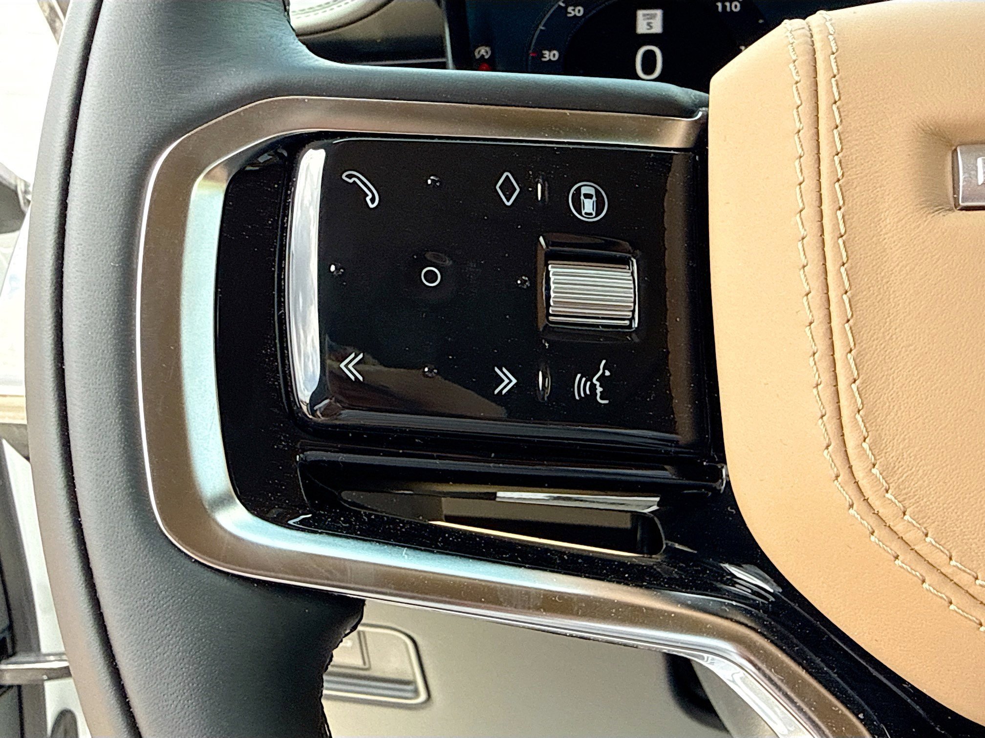 New 2026 Fuji White LAND ROVER SE image 37