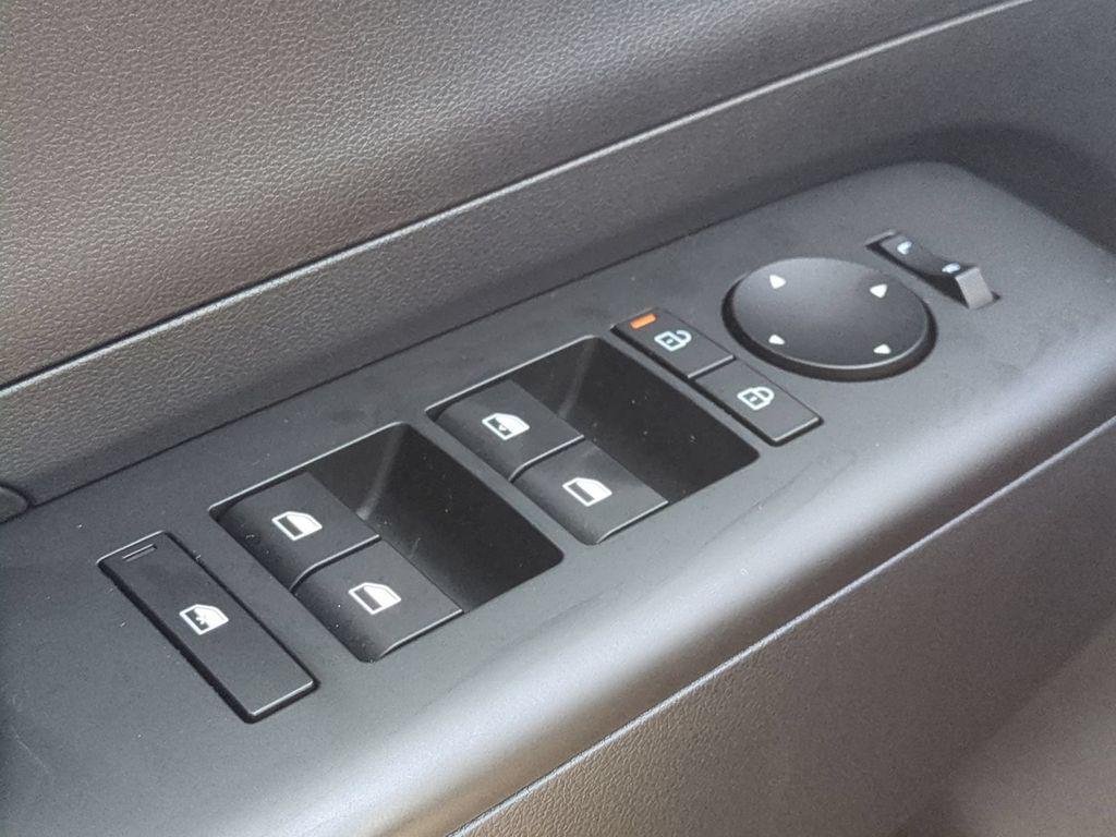 New 2027 Gray Hyundai SE FWD image 29
