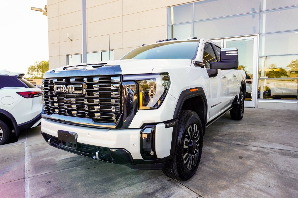 Used 2024 White GMC Denali Ultimate image 8