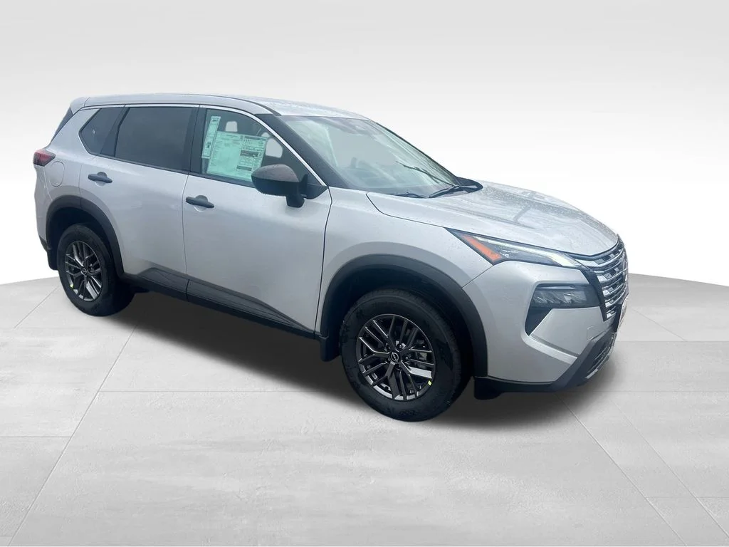 Used 2025 Silver Nissan S image 9