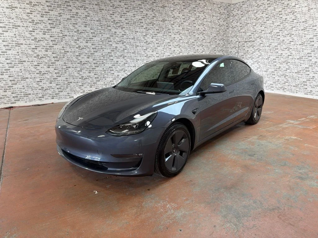 Used 2022 Midnight Silver Metallic Tesla Long Range image 3