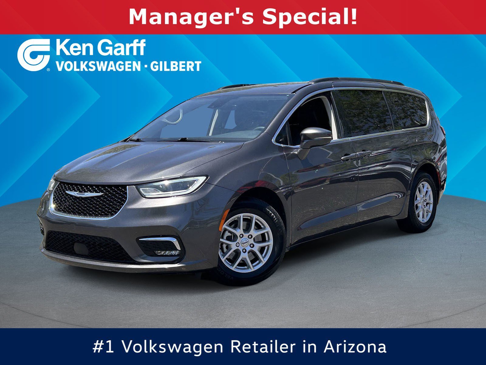 2022 Chrysler Pacifica Touring L's photo