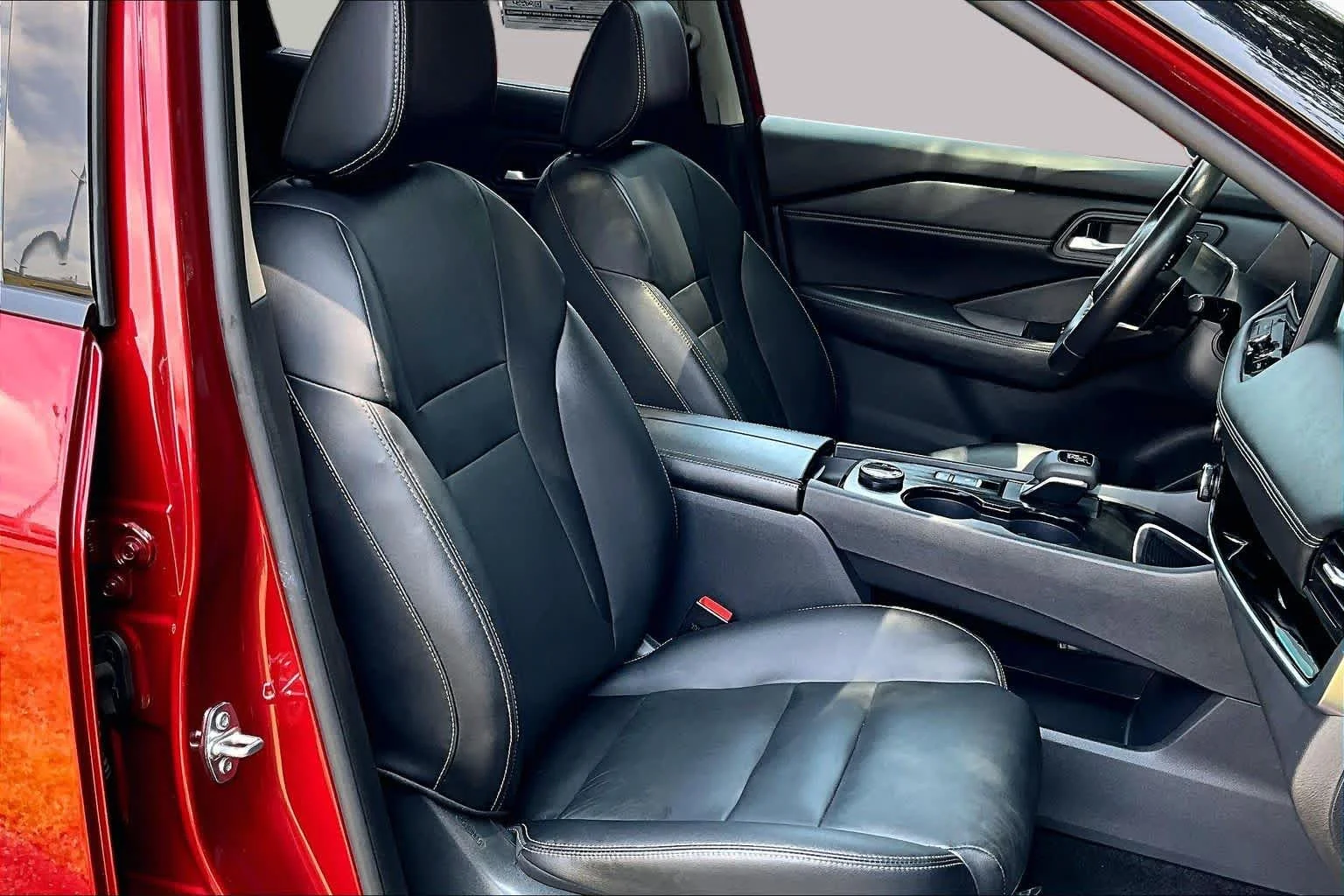 Used 2024 Scarlet Ember Tintcoat Nissan SL image 8