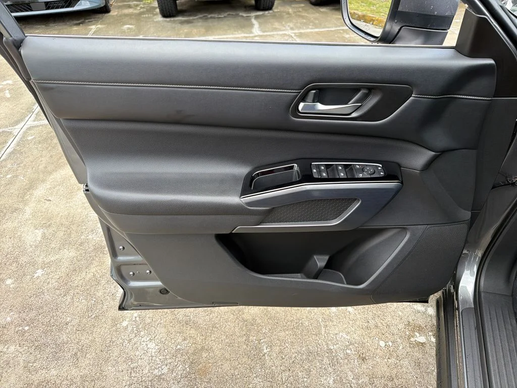 2023 Nissan Pathfinder SL - Photo 17
