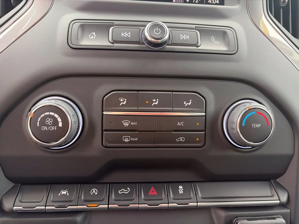 Used 2024 White Chevrolet Custom image 32