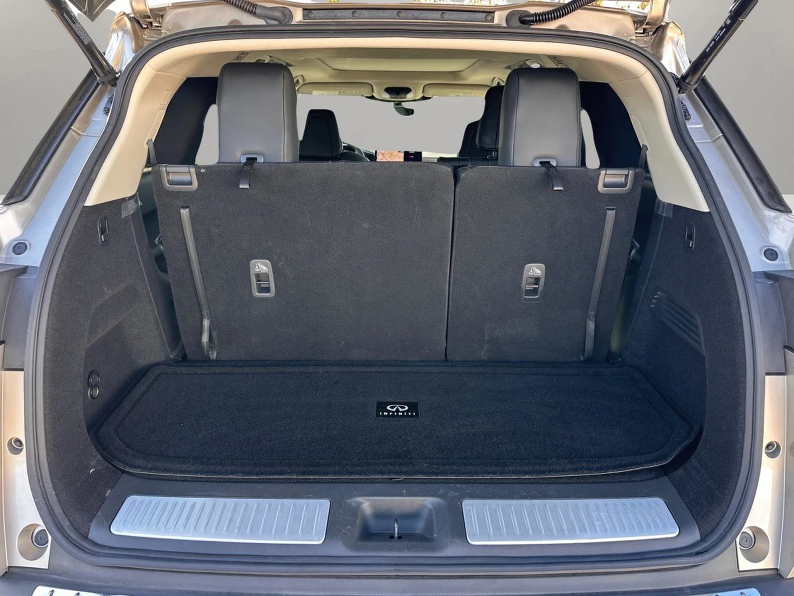 Used 2023 Warm Titanium INFINITI LUXE image 29