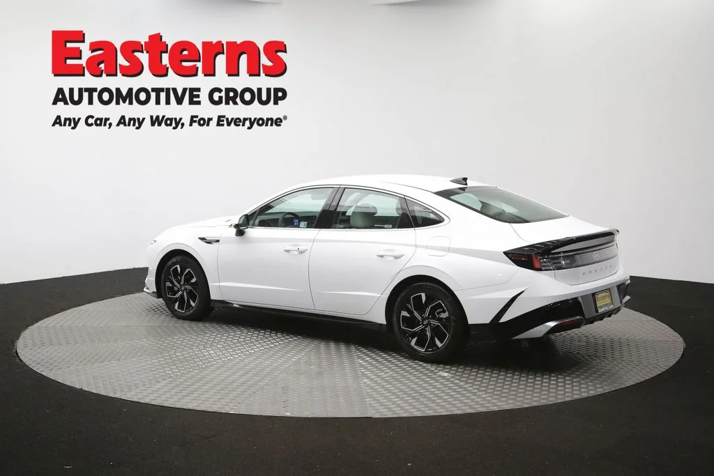 Used 2025 White Hyundai SEL image 63