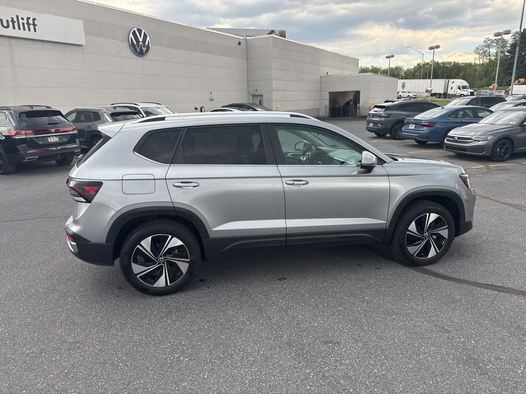 2025 Volkswagen Taos SE - Photo 25