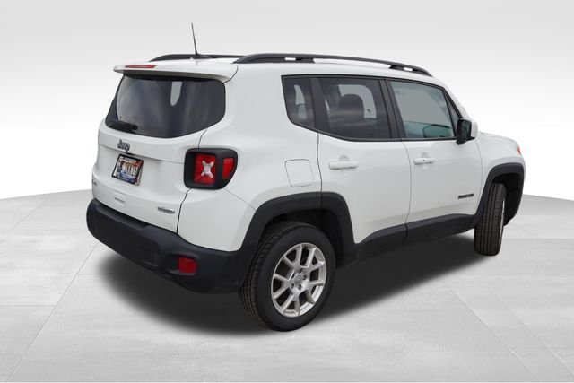 Used 2019 White Jeep Latitude image 3
