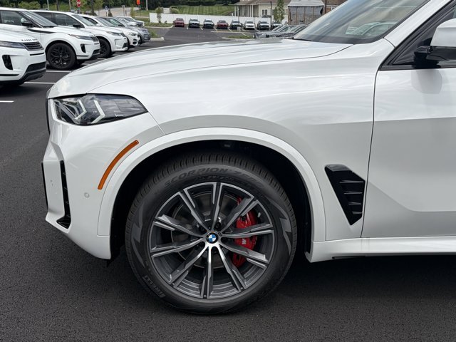 New 2026 Mineral White Metallic BMW xDrive40i image 4