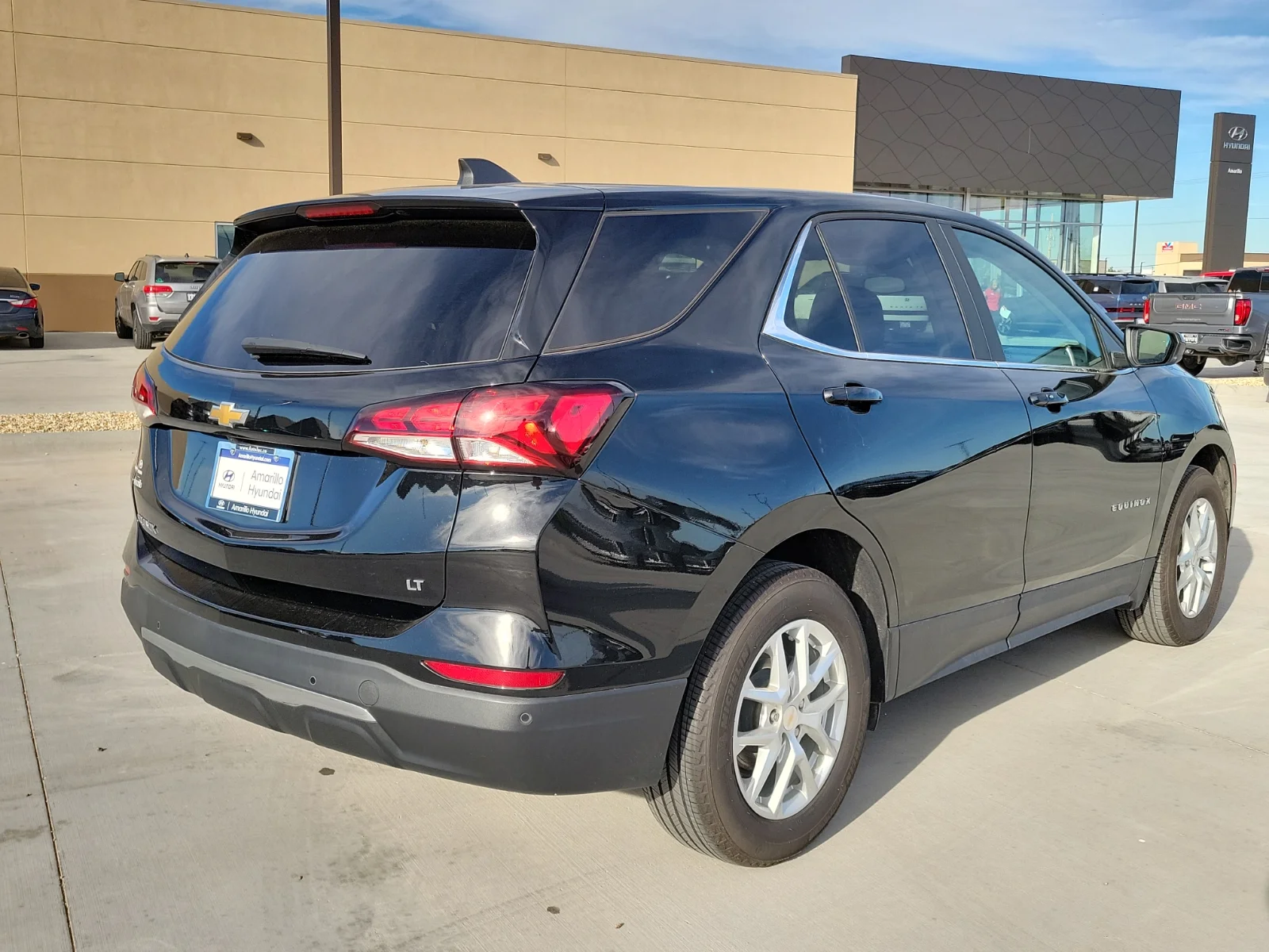 Used 2024 Mosaic Black M Chevrolet FWD LT image 4