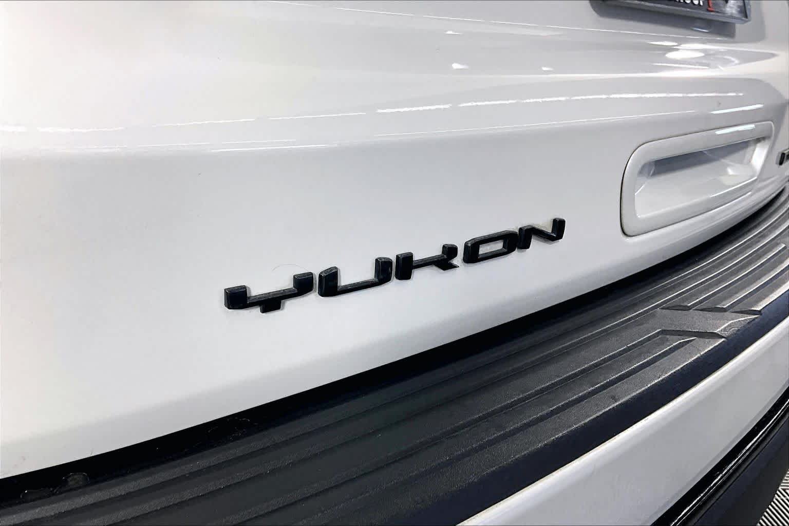 Used 2023 White Frost Tricoat GMC Denali image 30