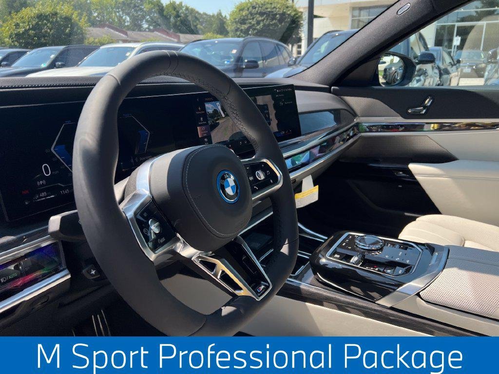New 2026 Tanzanite Blue II Metallic BMW 750e xDrive image 4