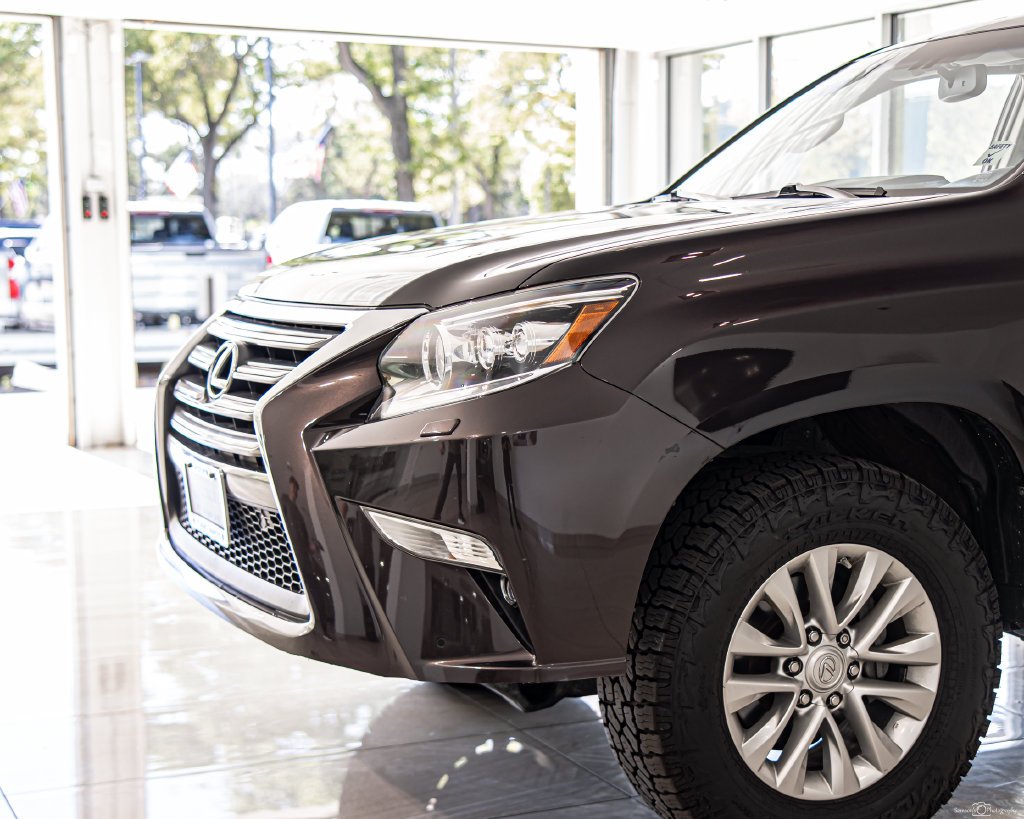 Used 2018 Red Lexus 460 image 4