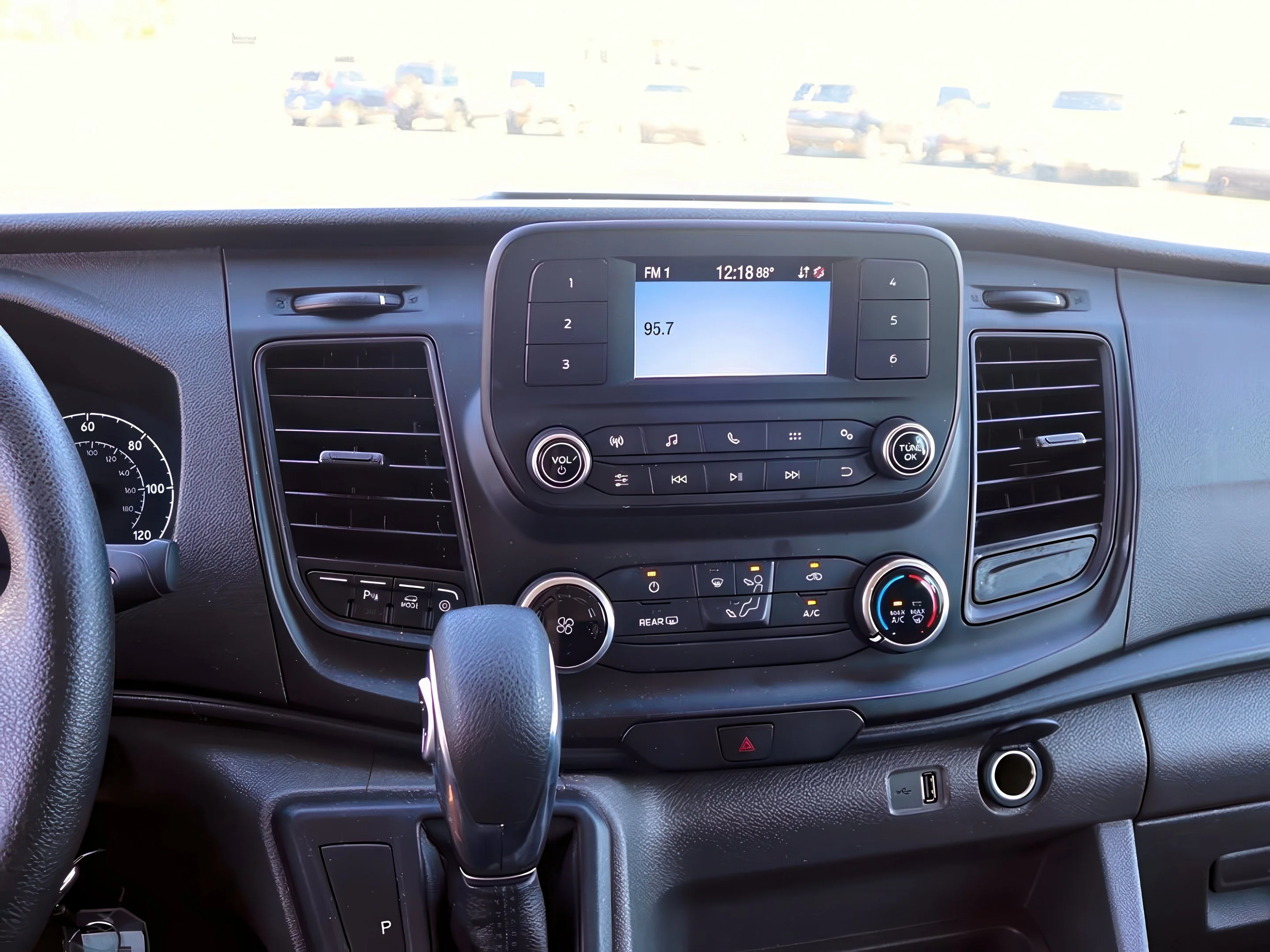 2021 Ford Transit Passenger Van XLT - Photo 14
