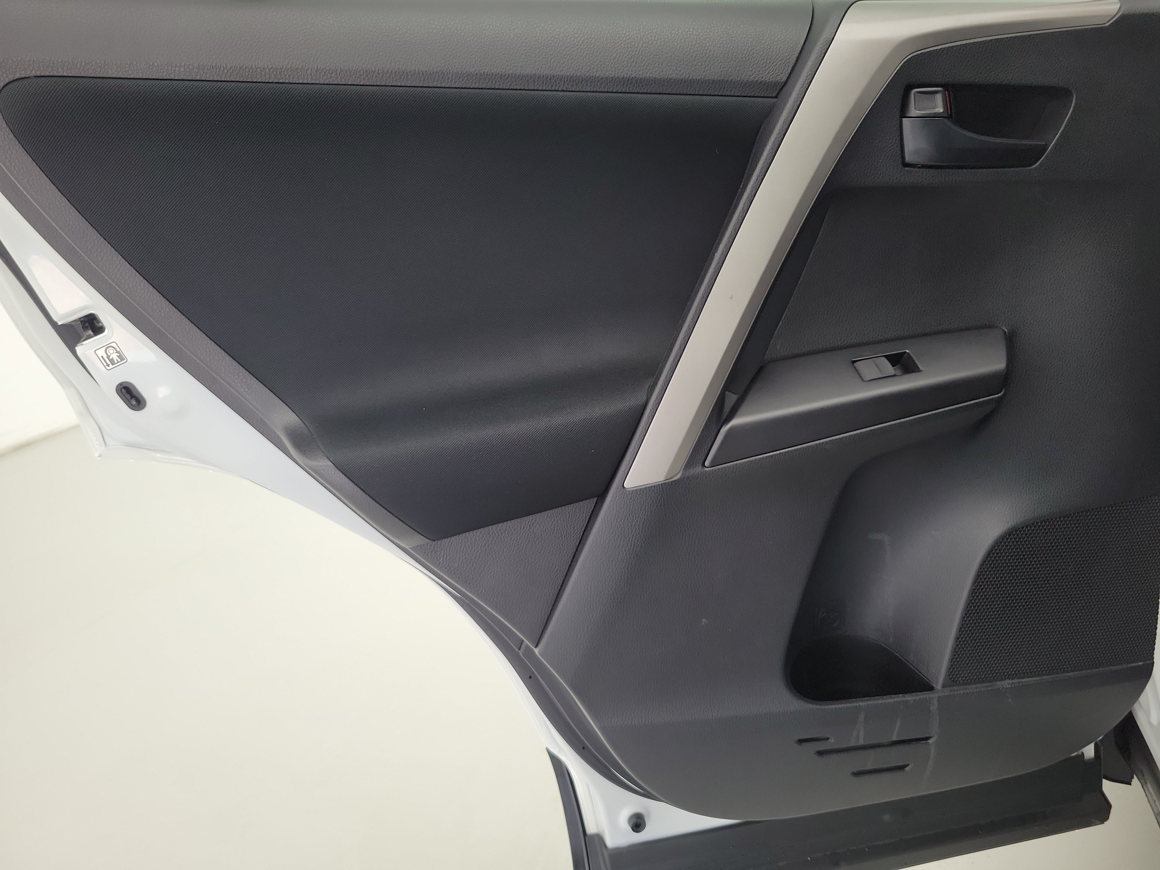 Used 2018 Super White Toyota LE image 15