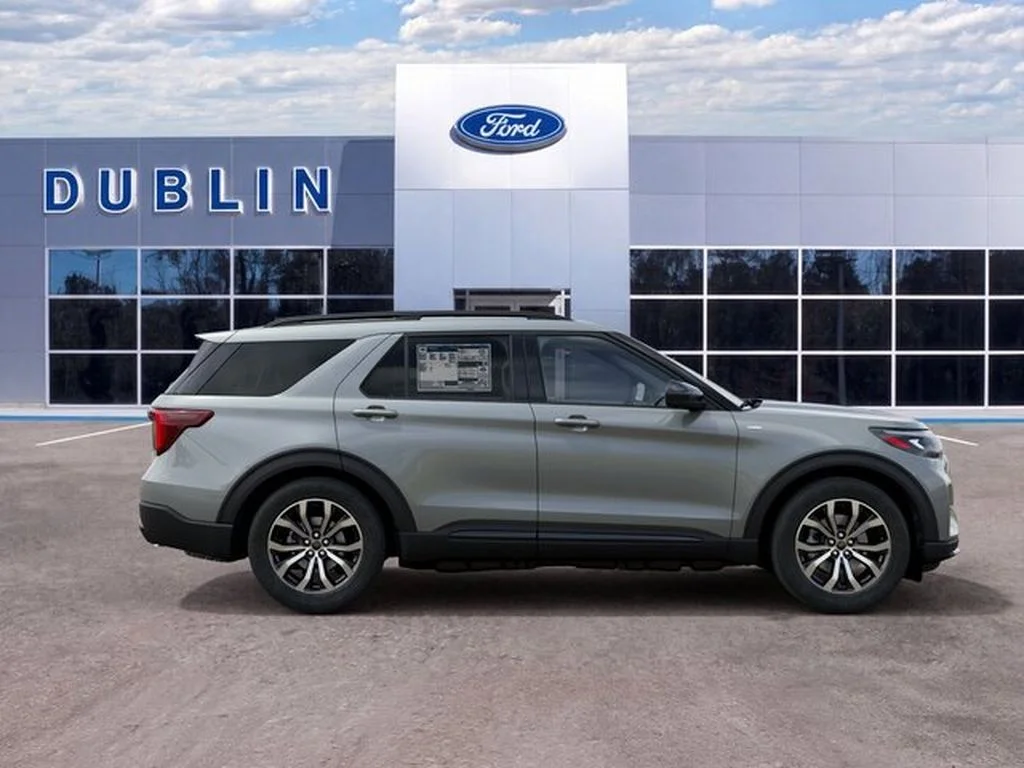 New 2027 Avalanche Gray Ford ST-Line image 6