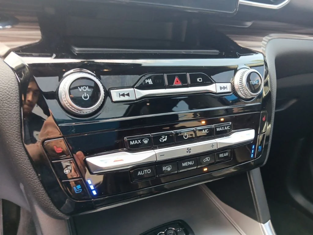 Used 2022 Black Metallic Ford Limited image 20