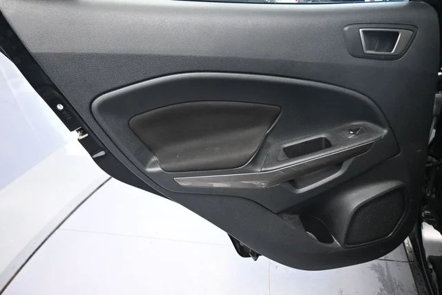 Used 2020 Black Ford SE image 18