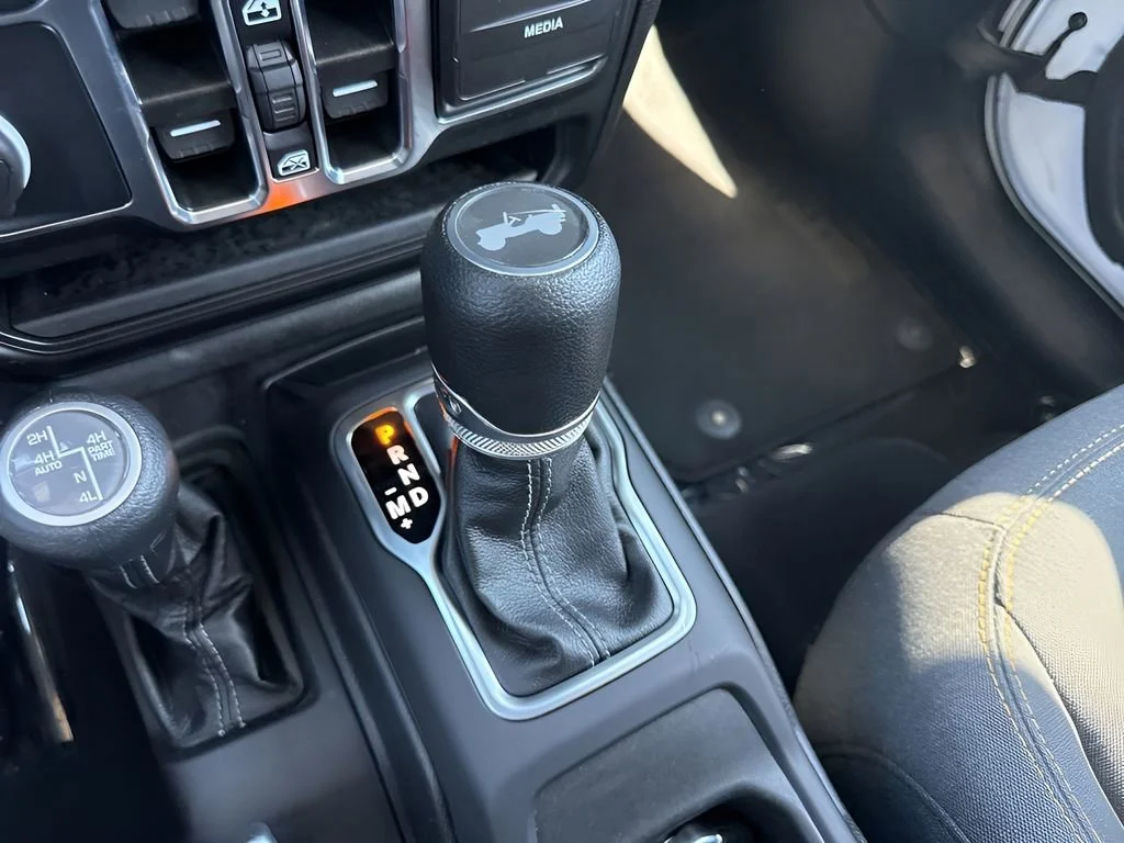 Used 2025 White Jeep Sahara image 19