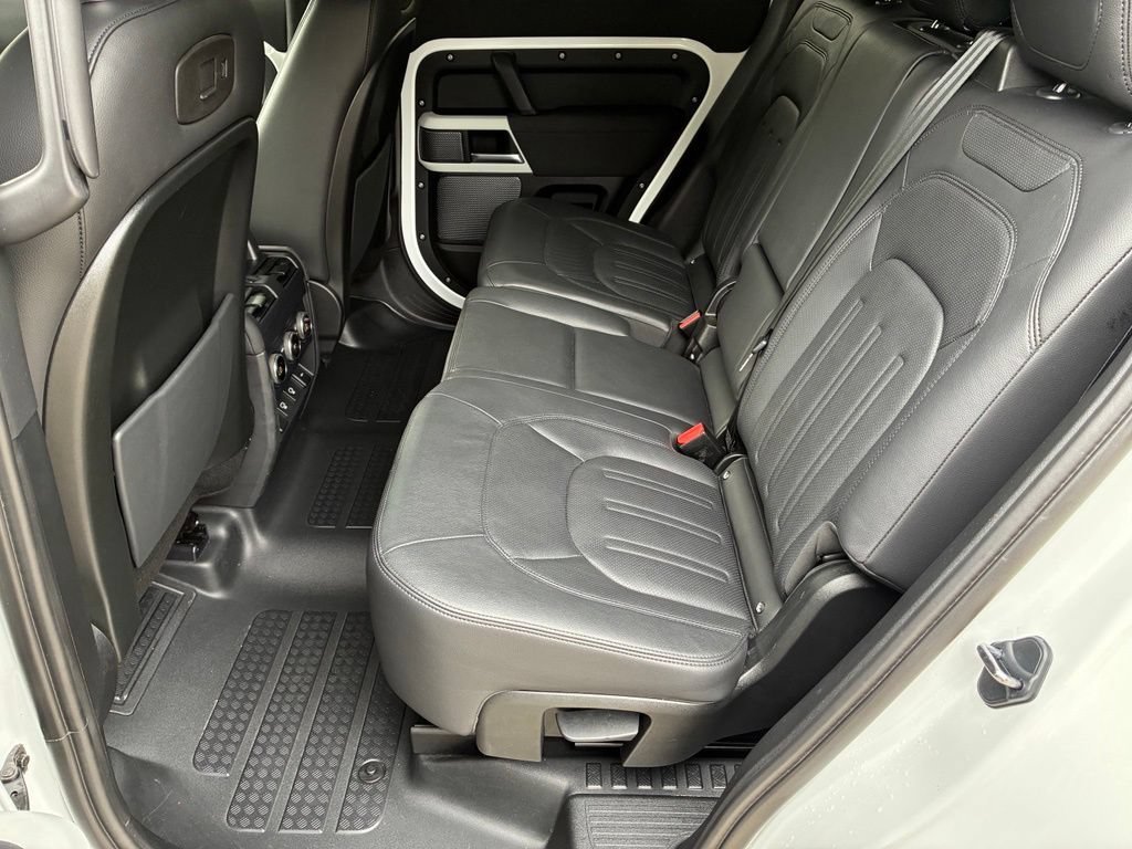 Used 2022 White Land Rover S image 32