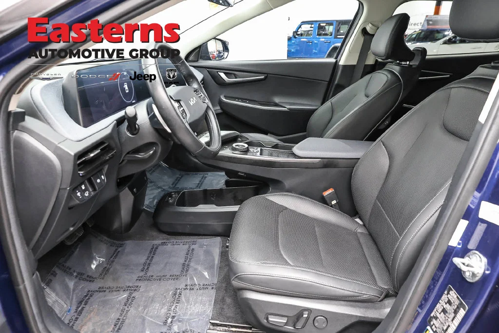 Used 2024 Blue Kia Wind image 15