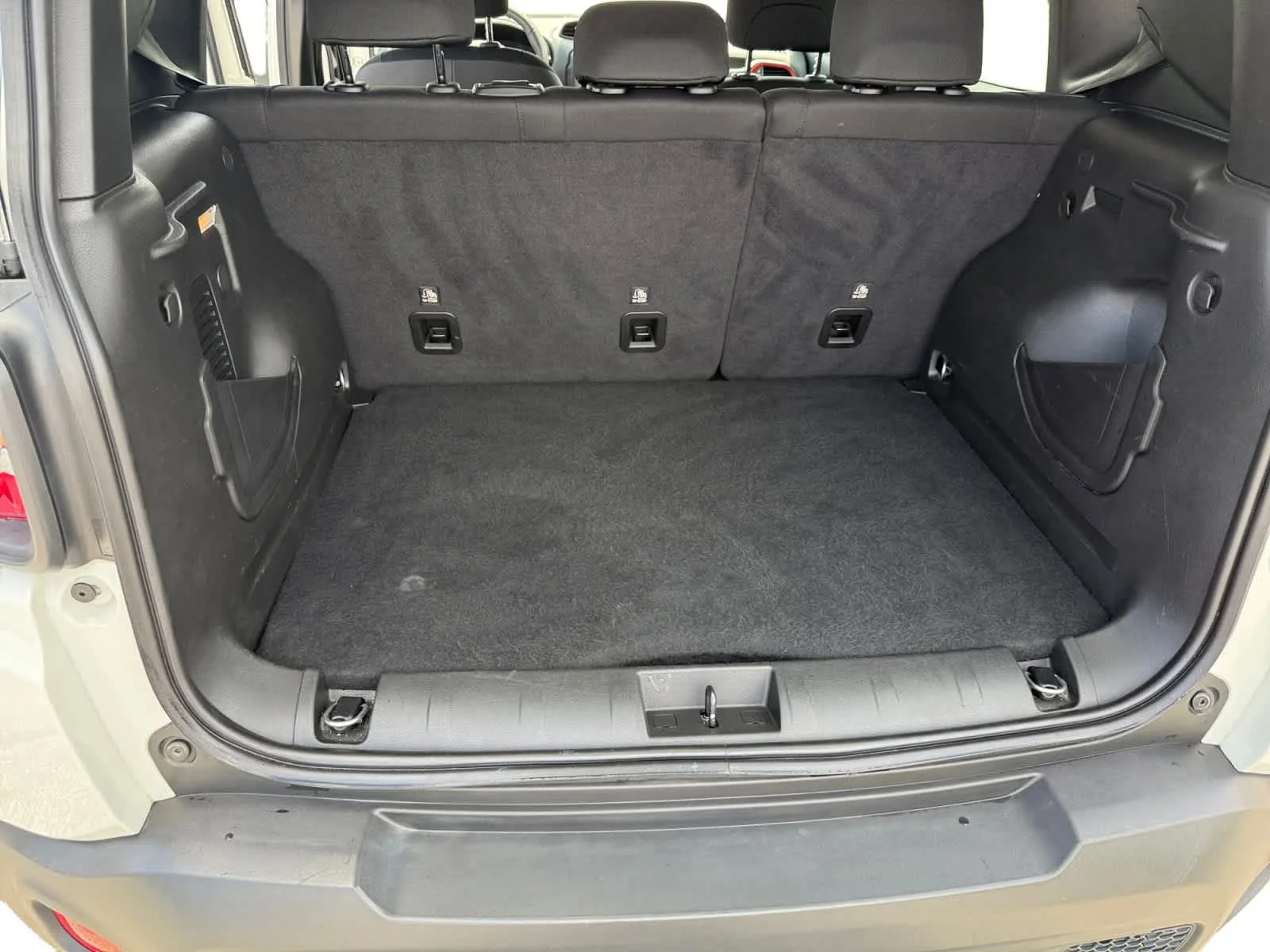 Used 2023 Alpine White Clearcoat Jeep Trailhawk image 23