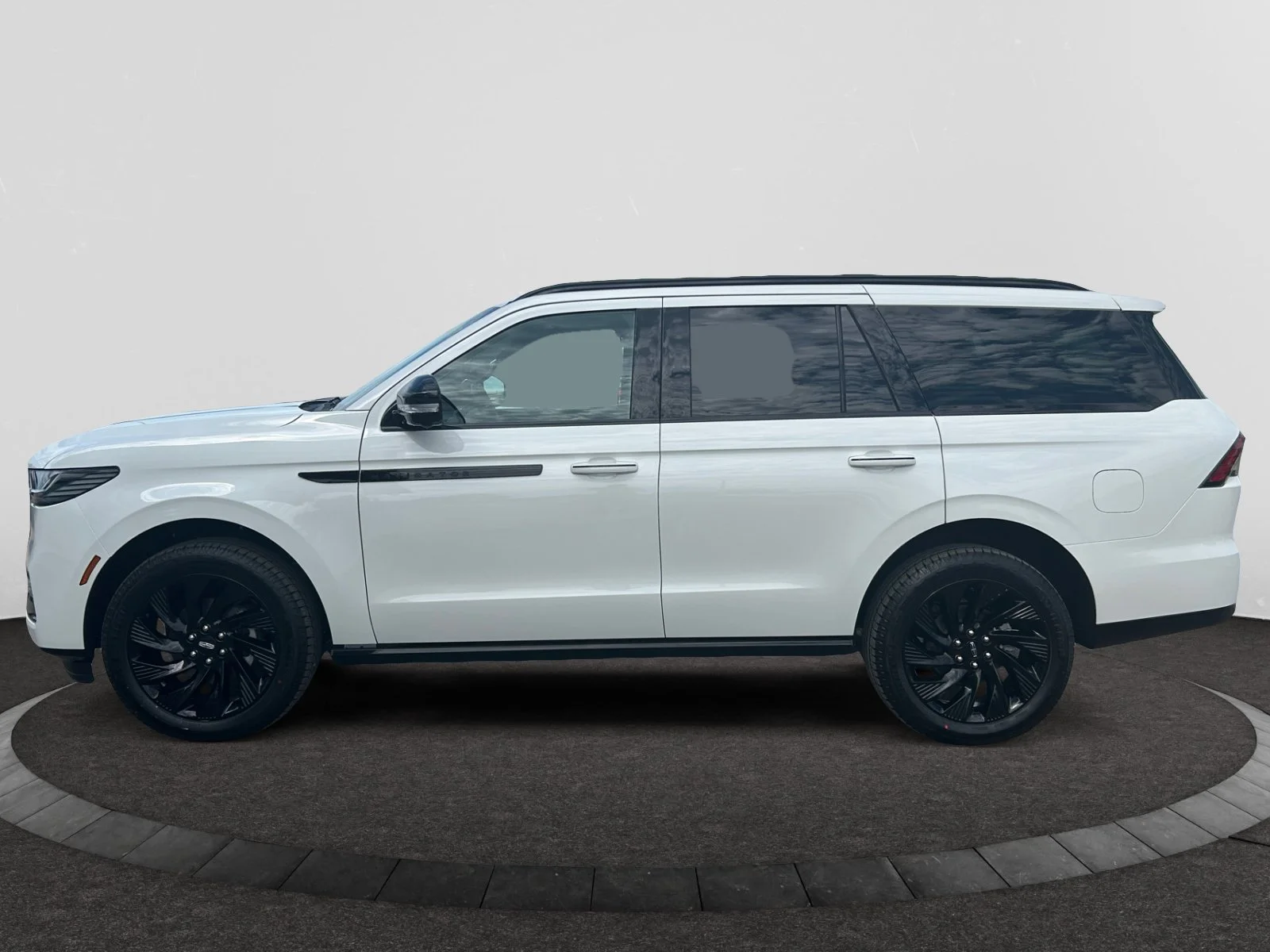 New 2027 Pristine White Metallic Tri-Coat Lincoln Reserve image 2