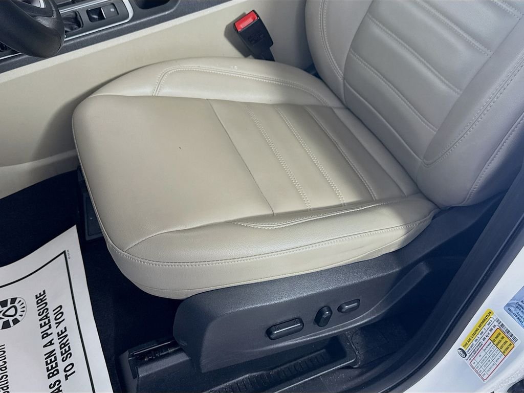 Used 2019 Oxford White Ford SEL image 21