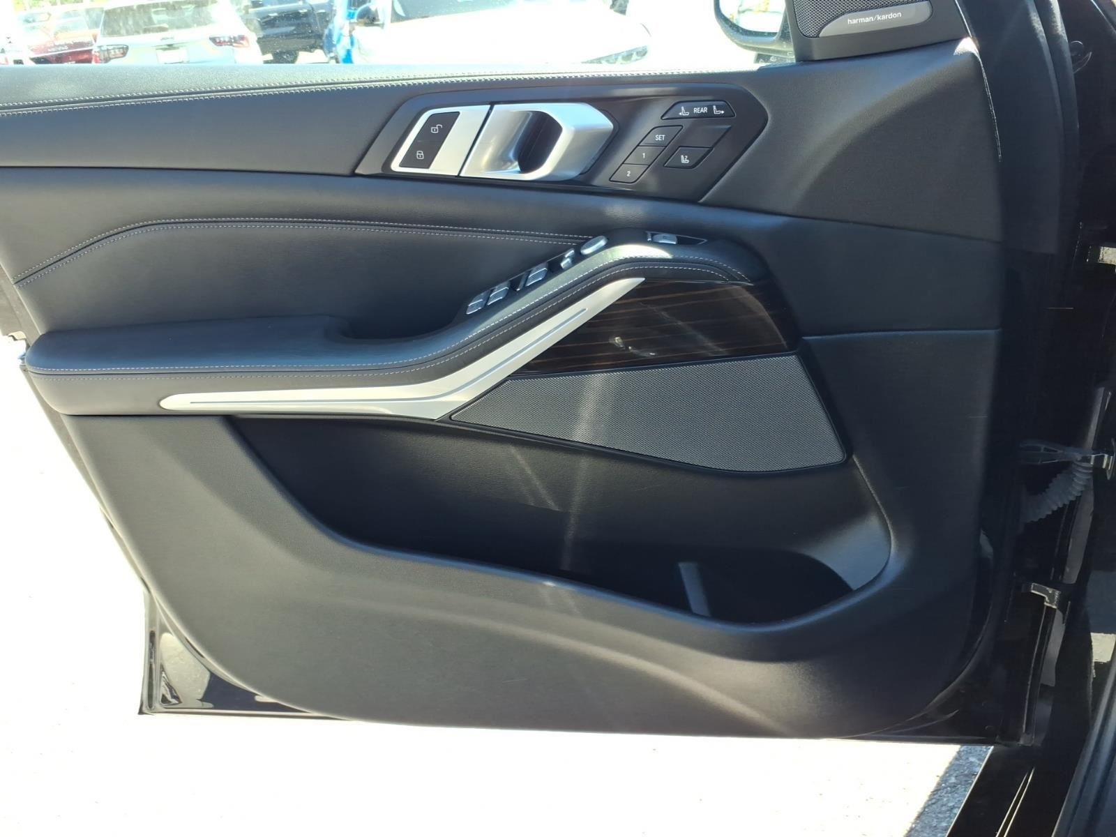 Used 2023 Black Sapphire Metallic BMW xDrive40i image 28