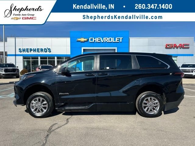 2024 Toyota Sienna LE