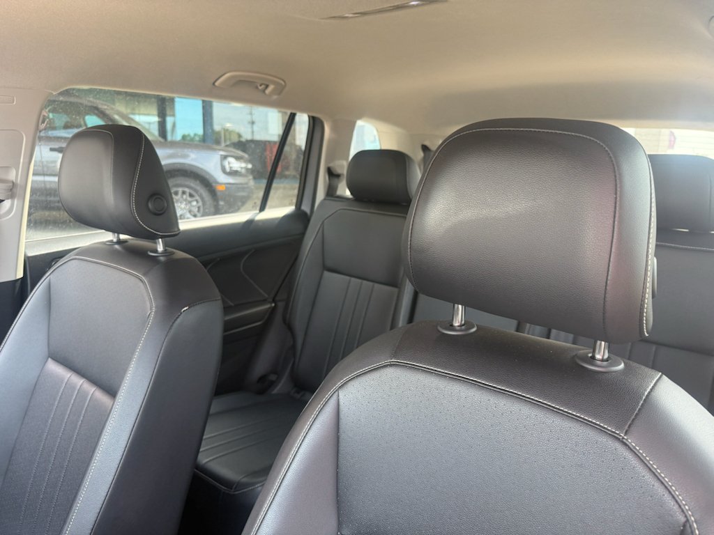 Used 2023 Pyrite Silver Metallic Volkswagen SE image 11