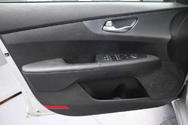 Used 2021 Silver Kia LXS image 21