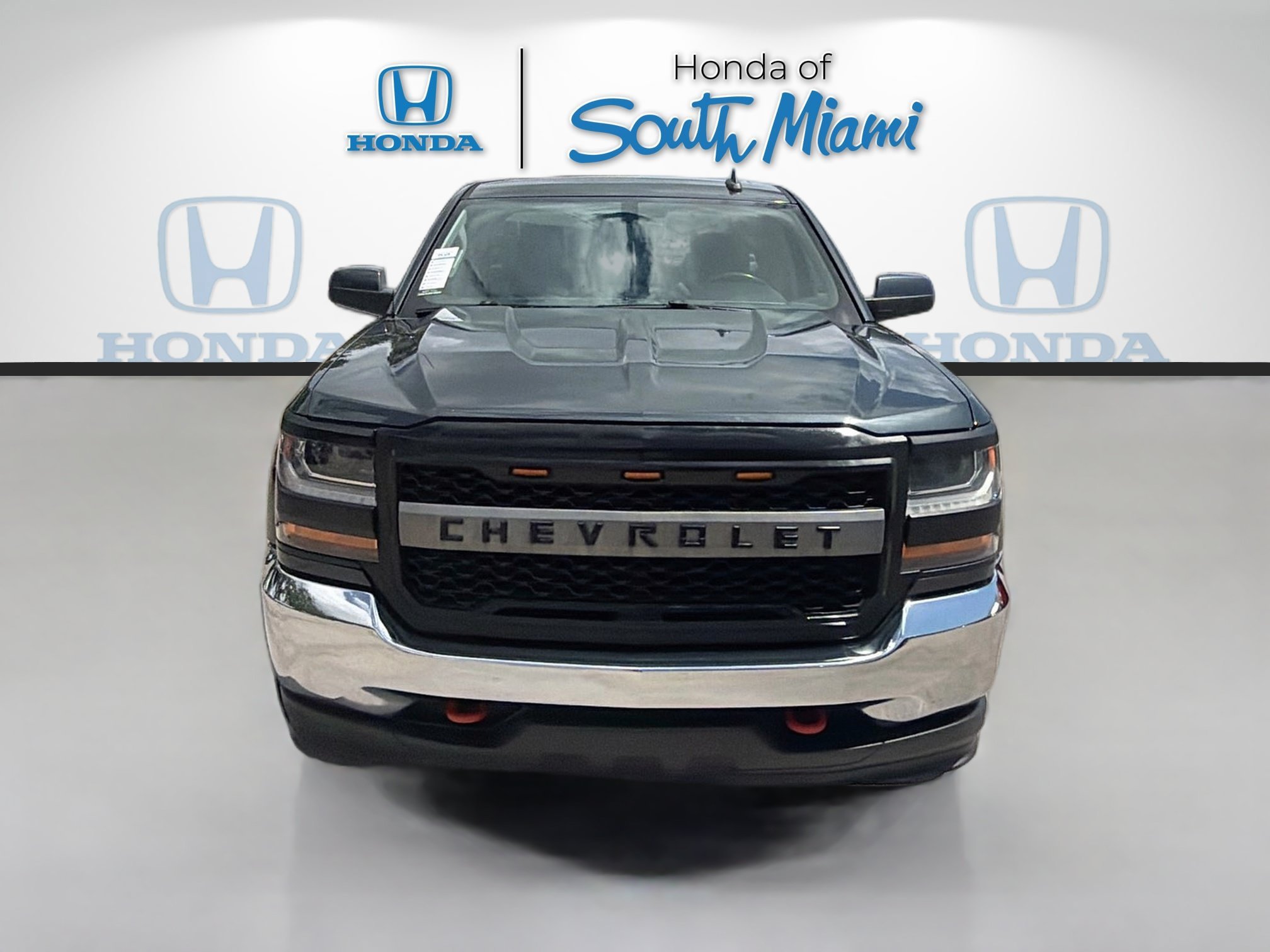 Used 2018 Graphite Metallic Chevrolet LT image 2