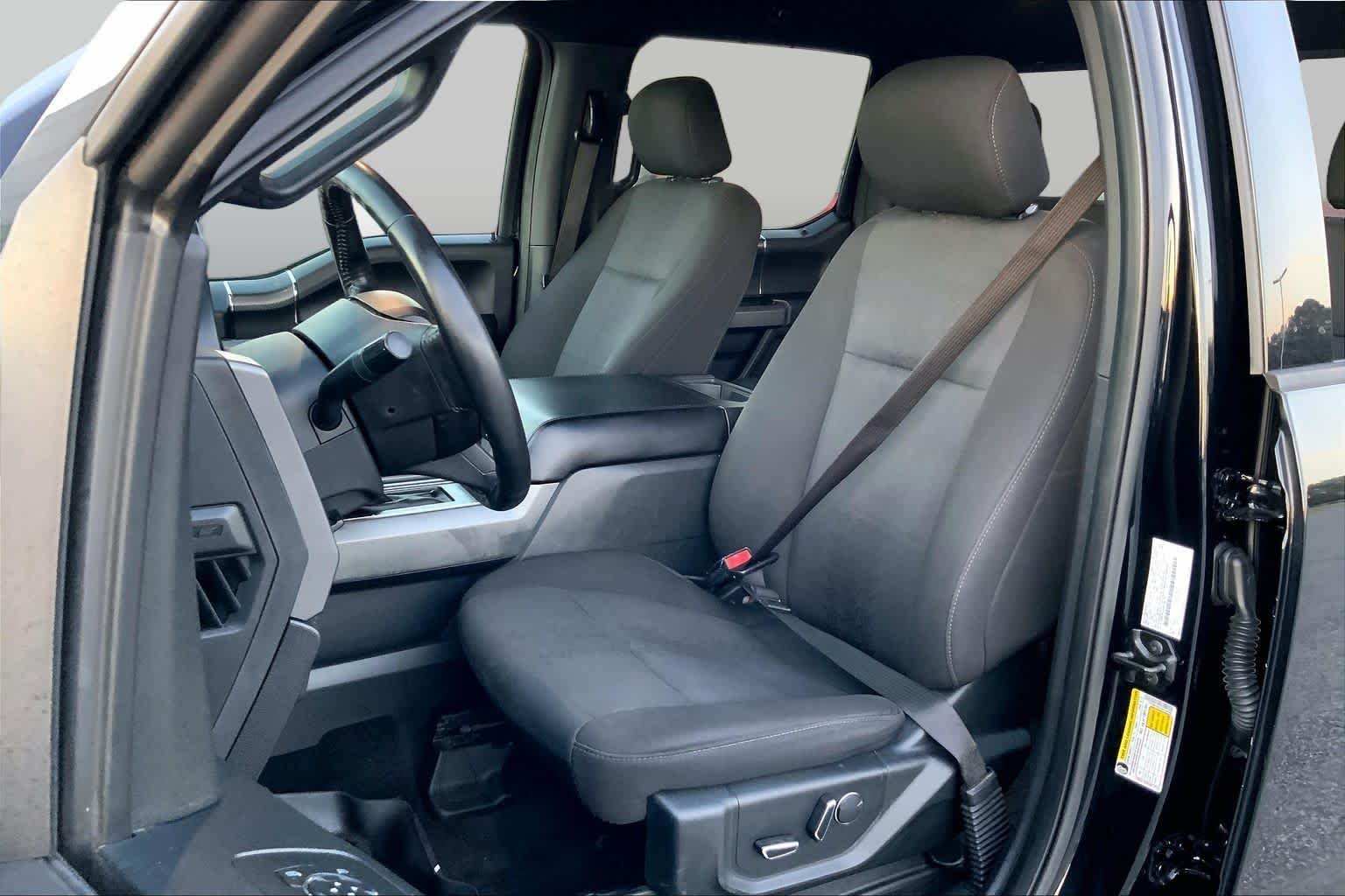 Used 2018 Shadow Black Ford XLT image 7