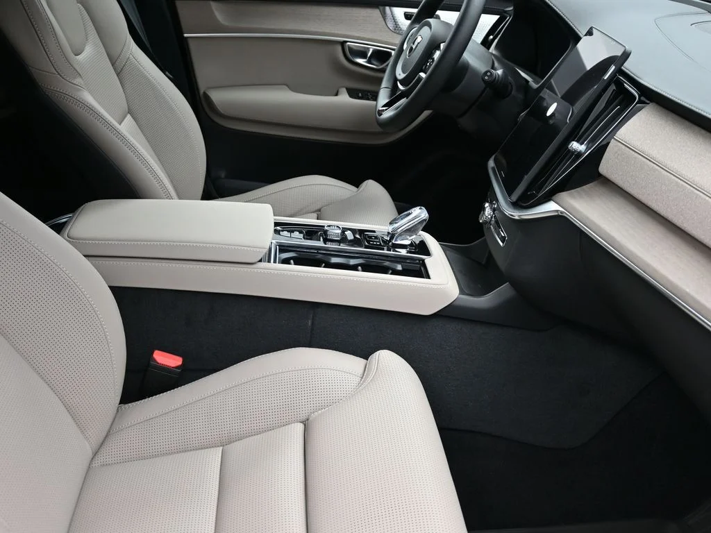 New 2026 Mulberry Red Volvo T8 Ultra image 24