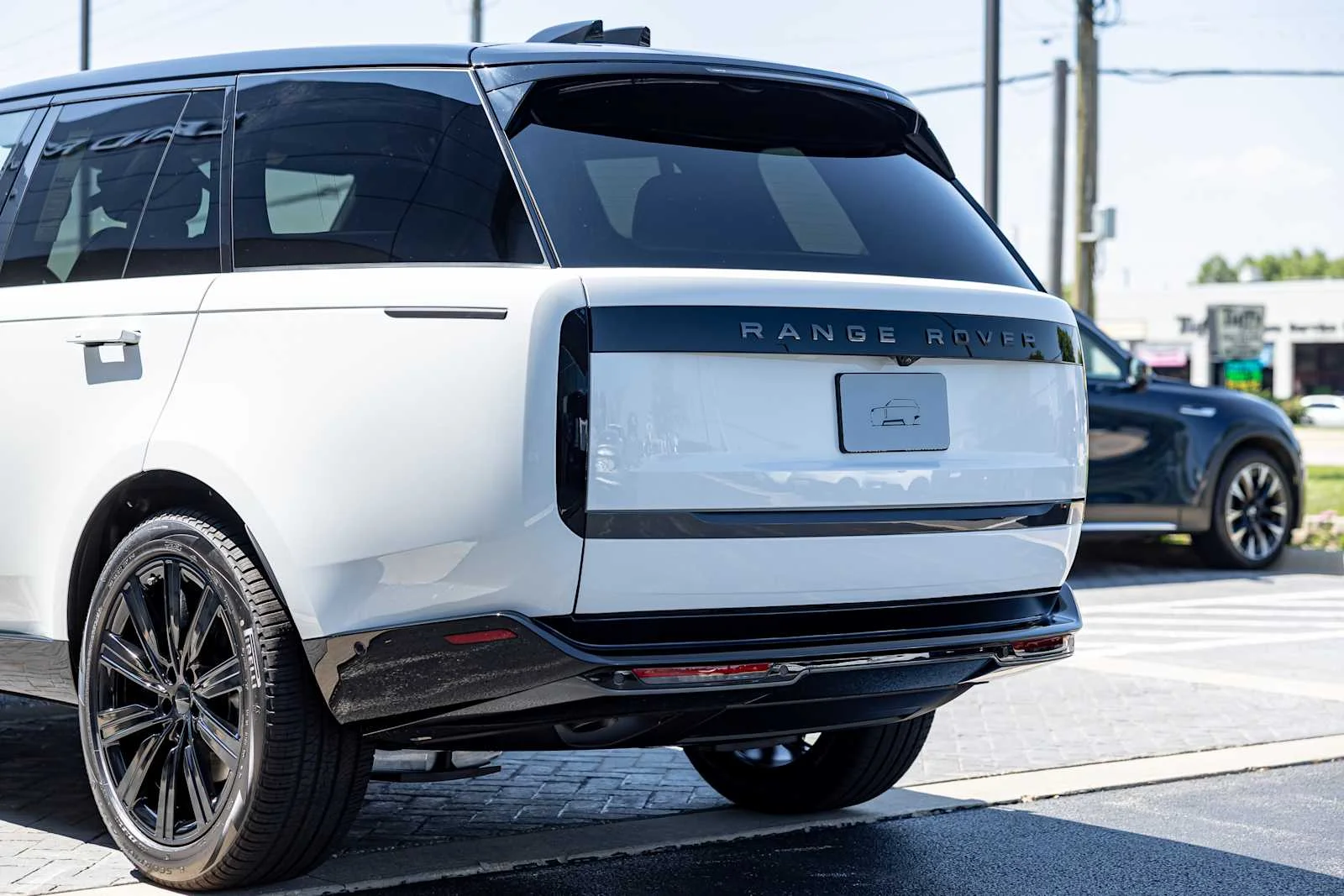 New 2026 Fuji White Land Rover SE image 35