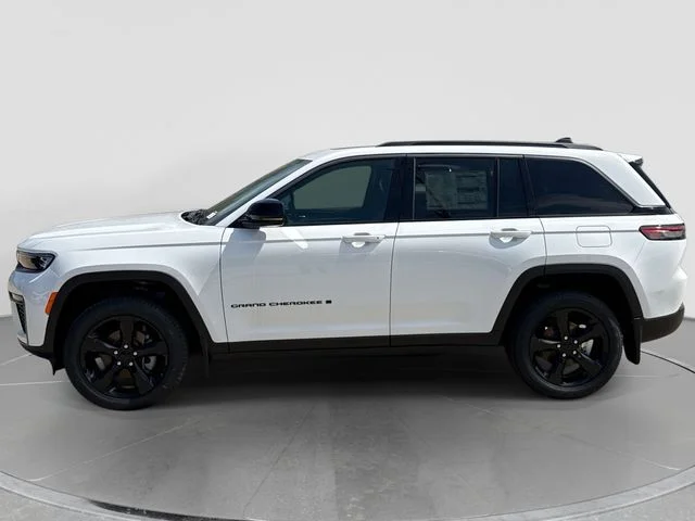 New 2026 Bright White Clear-Coat Exterior Paint Jeep Limited image 7