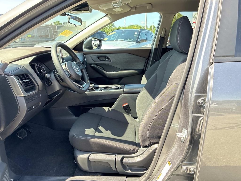 Used 2023 Gray Nissan S image 19