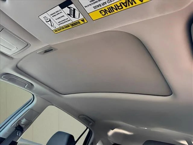 Used 2017 White Acura Base image 17