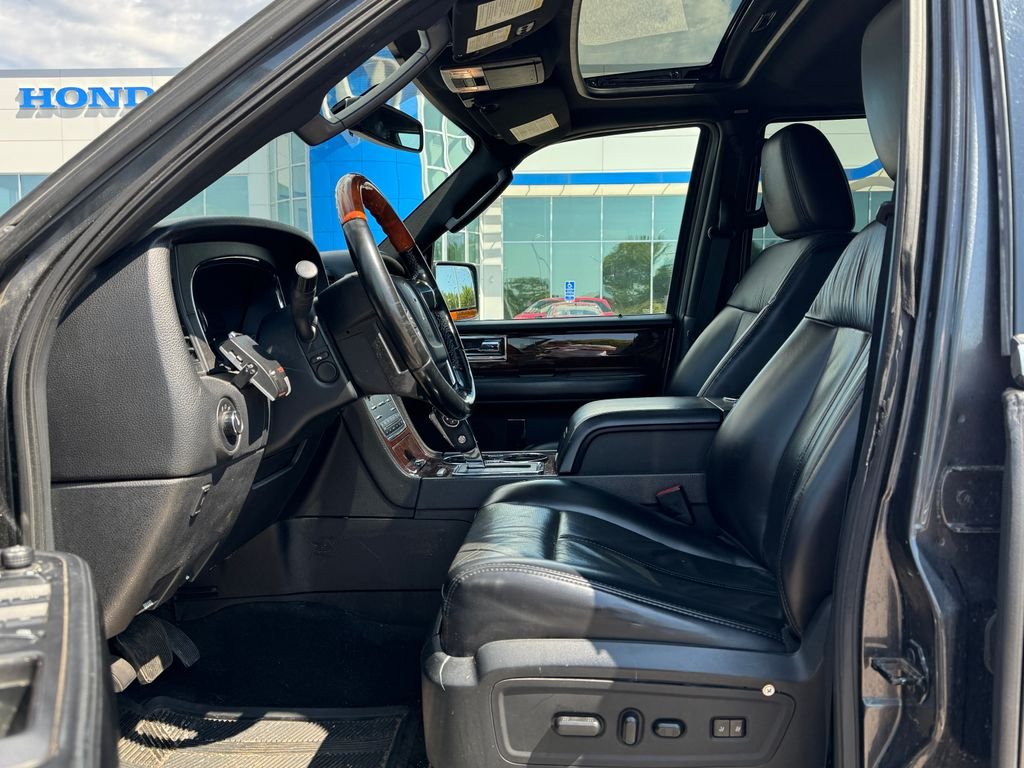 Used 2017 Magnetic Gray Metallic Lincoln Select image 8
