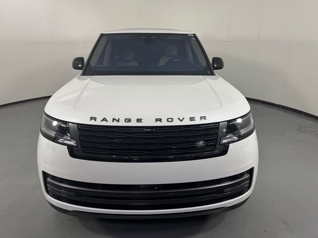 Certified Used 2023 Ostuni White Pearl Land Rover SE image 2
