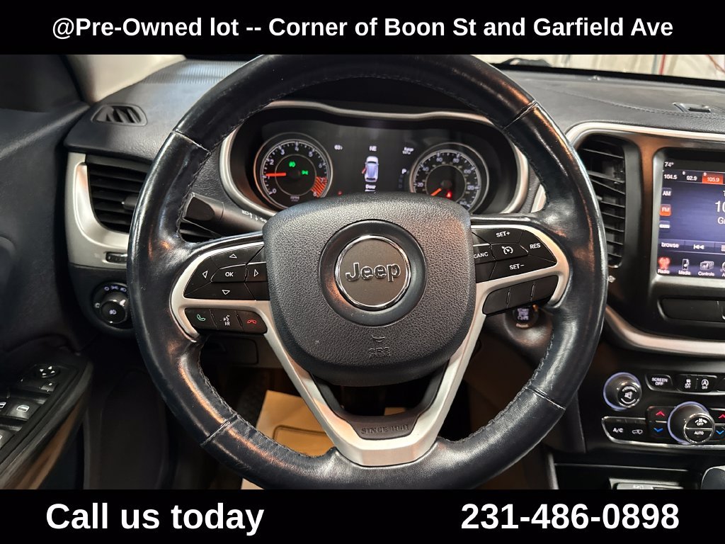 Used 2015 White Jeep Limited image 20