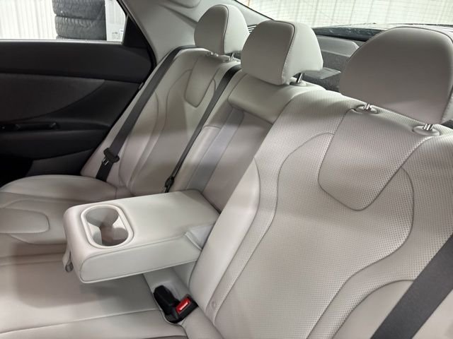 2024 Hyundai Elantra Limited - Photo 28