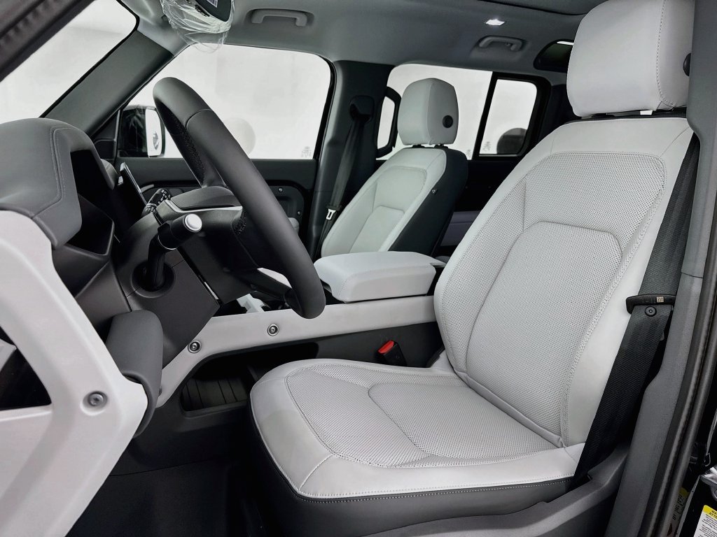New 2026 Santorini Black Land Rover X-Dynamic SE image 21