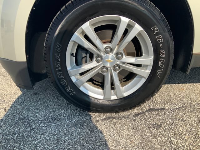 Used 2015 CHAMPAGNE SILVER METALLIC Chevrolet LT image 10