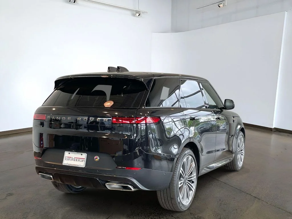 New 2026 Santorini Black Land Rover SE image 4