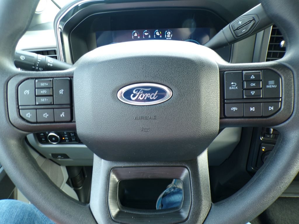 New 2026 Oxford White Ford F-350® XLT image 15