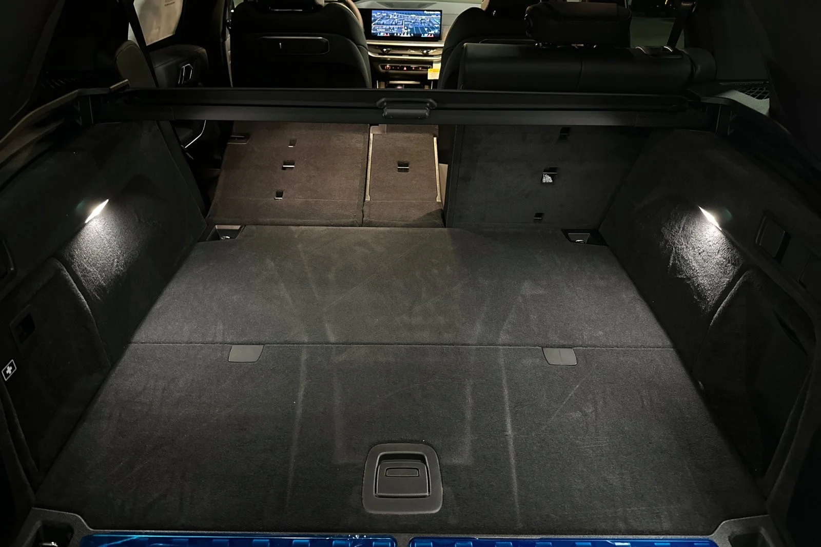 New 2026 Skyscraper Grey Metallic BMW xDrive50e image 14