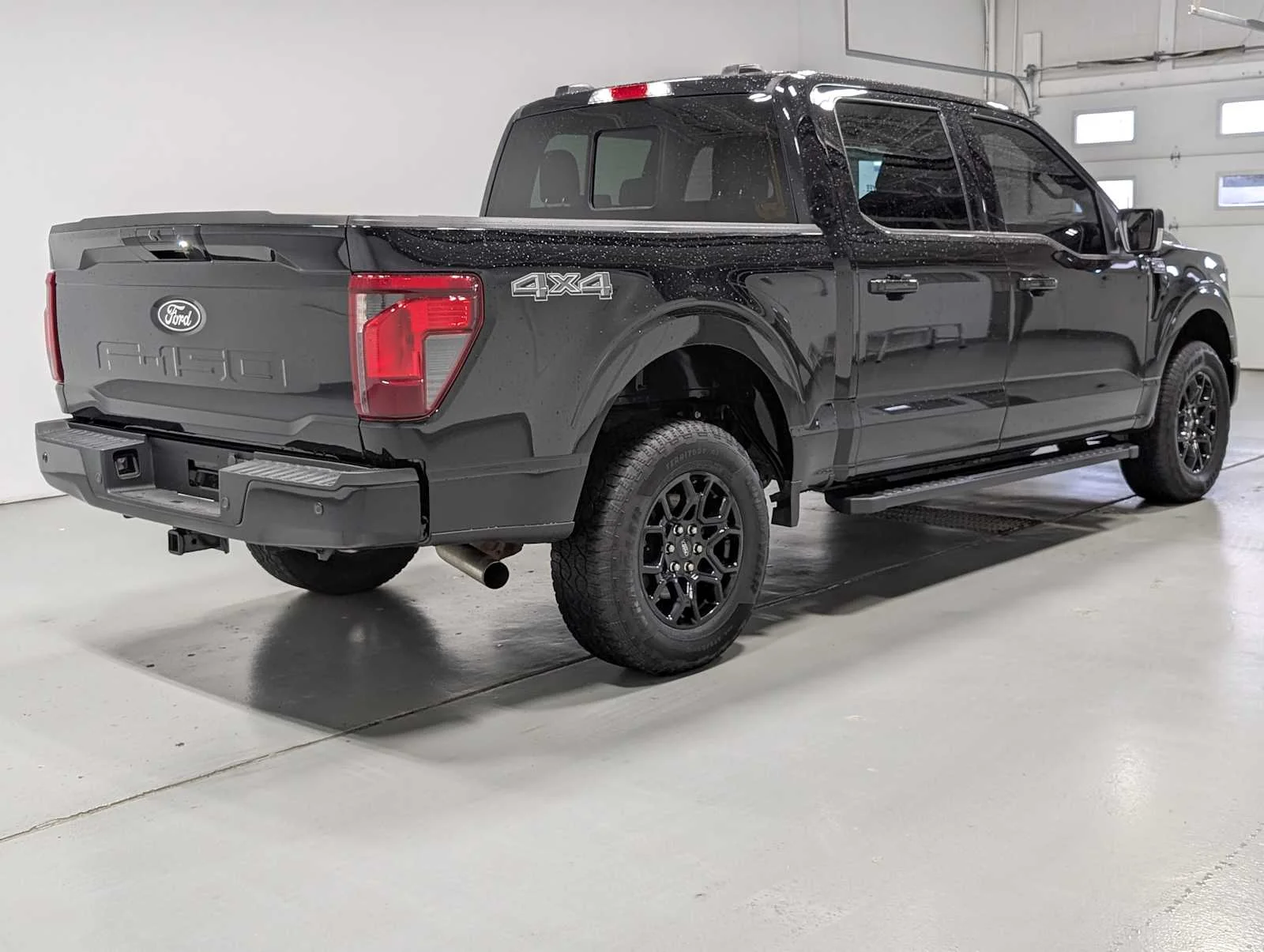 Used 2024 Agate Black Metallic Ford XLT image 8